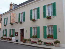 La Chaumiere outside