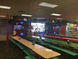 Chuck E. Cheese food