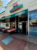 Enzo's Pizzeria food