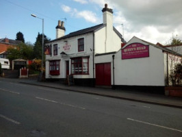 The Queens Head outside