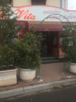 La Bella Vita outside