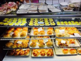 Chiu Quon Bakery food