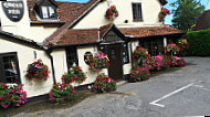 The Queen Inn outside