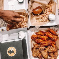 Buffalo Wild Wings College Point food