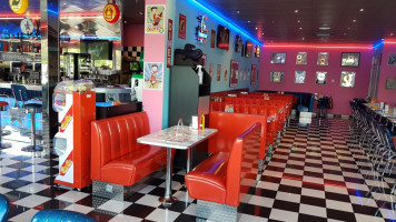 Memphis Coffee Poitiers inside