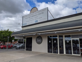 Fiore's Bakery Café outside