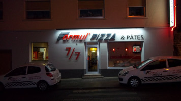 Formul' Pizza outside