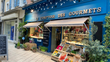 Le Comptoir des Gourmets food