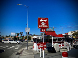 Original Tommy's Hamburgers outside