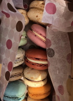 Marche De Macarons outside