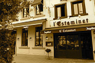 L'estaminet outside