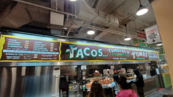 Tacos Tumbras A Tomas outside