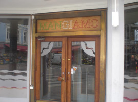 Mangiamo outside