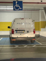 Madpizza outside