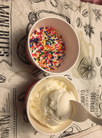 Oberweis Ice Cream And Dairy Store food