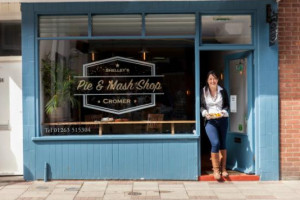 Kew's Pie Mash Shop food