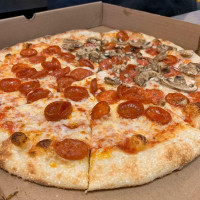 Cs New York Pizza food