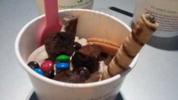 Yogurtland food