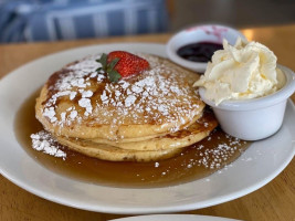 Zephyr Riverside Dining and Kiosk food