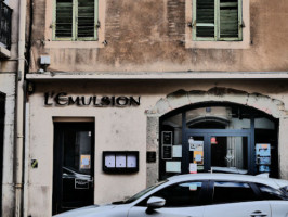 L'Emulsion outside