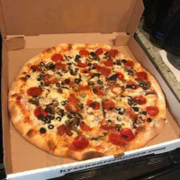 Hysen's Nizza Pizza food