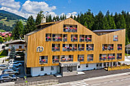 Pizzeria Dolomiten outside