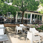 Le Bistrot des Belles Caves inside