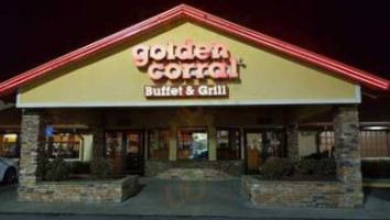 Golden Corral outside