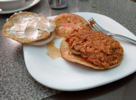 Las Escolleras Mariscos food