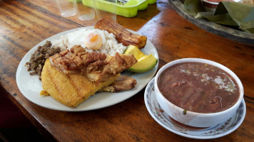 Tienda Montanera food