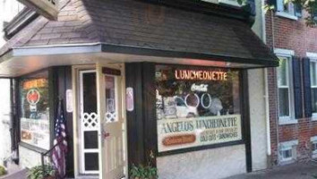 Angelo's Luncheonette outside