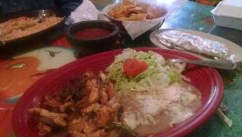 Los Tres Magueyes food