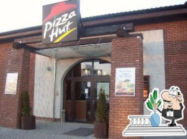 Pizza Hut outside