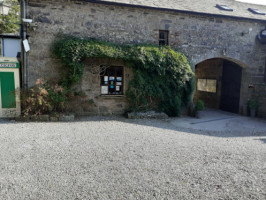 Ballinacourty House outside