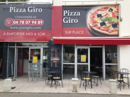 Pizza Giro food