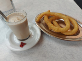 Cafeteria Capricho food