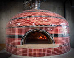 Maiale Rosa Wood Fired Pizzeria inside