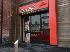 Pizza Hut Delivery outside