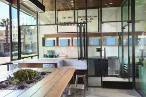 Mendocino Farms outside