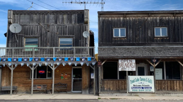 Trout Lake Tavern outside