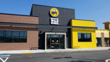 Buffalo Wild Wings outside