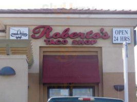 Roberto's Taco Shop outside