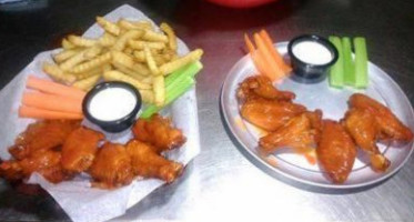 Friends Buffalo Wings food