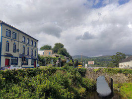 The Anchor Inn outside