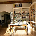 Librairie-cafe La Suite inside