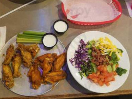 Pluckers Wing food