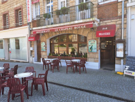 Le Chapeau Rouge inside