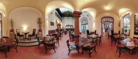 Cafe im Mullerschen Volksbad inside