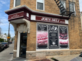 Joe's Deli food