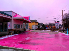 Petrucci's Ice Cream Water Ice outside